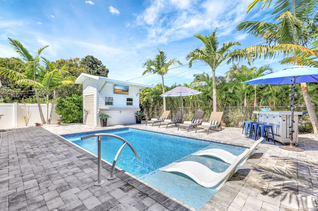 643 108th Ave N, Naples, FL 34108