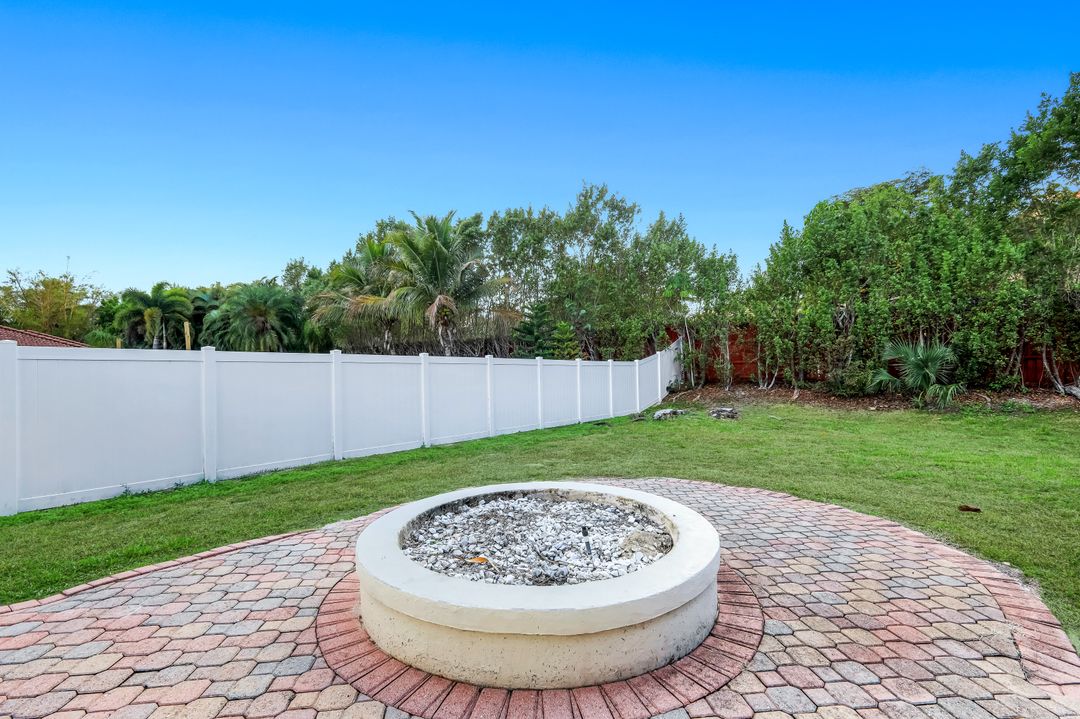 27153 Edenbridge Ct, Bonita Springs, FL 34135