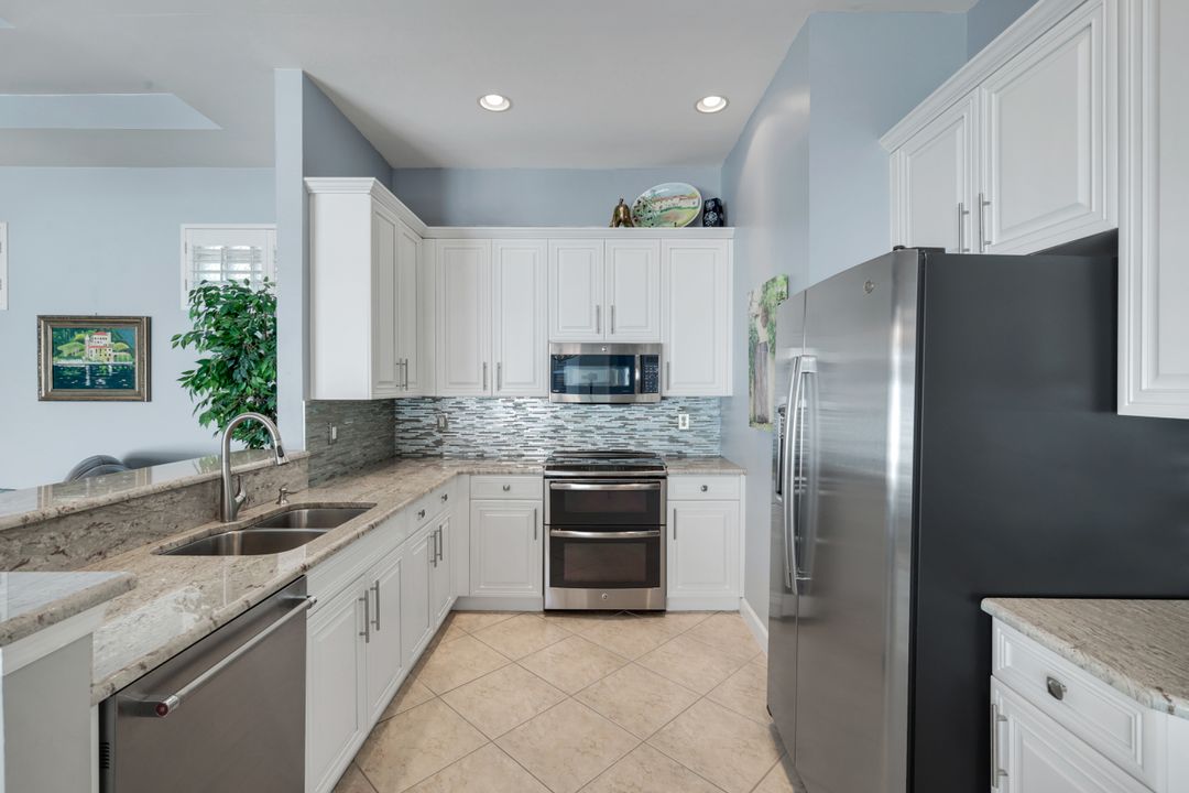 3232 Sundance Cir, Naples, FL 34109