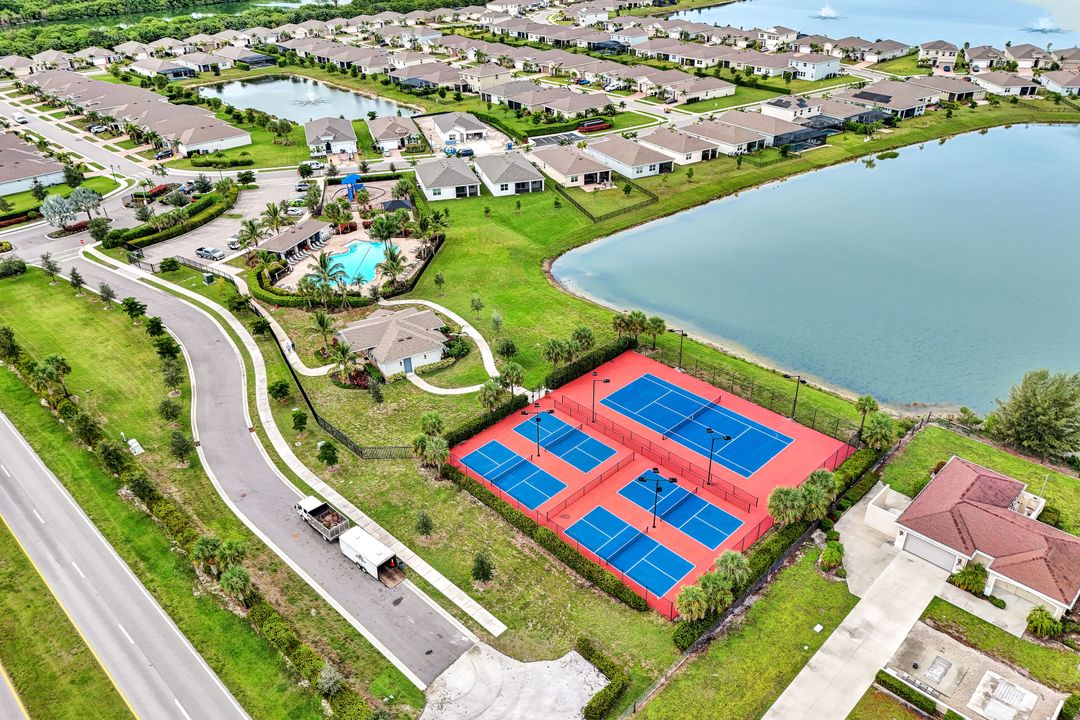 447 Spg Hl Lk Lp, Cape Coral, FL 33993