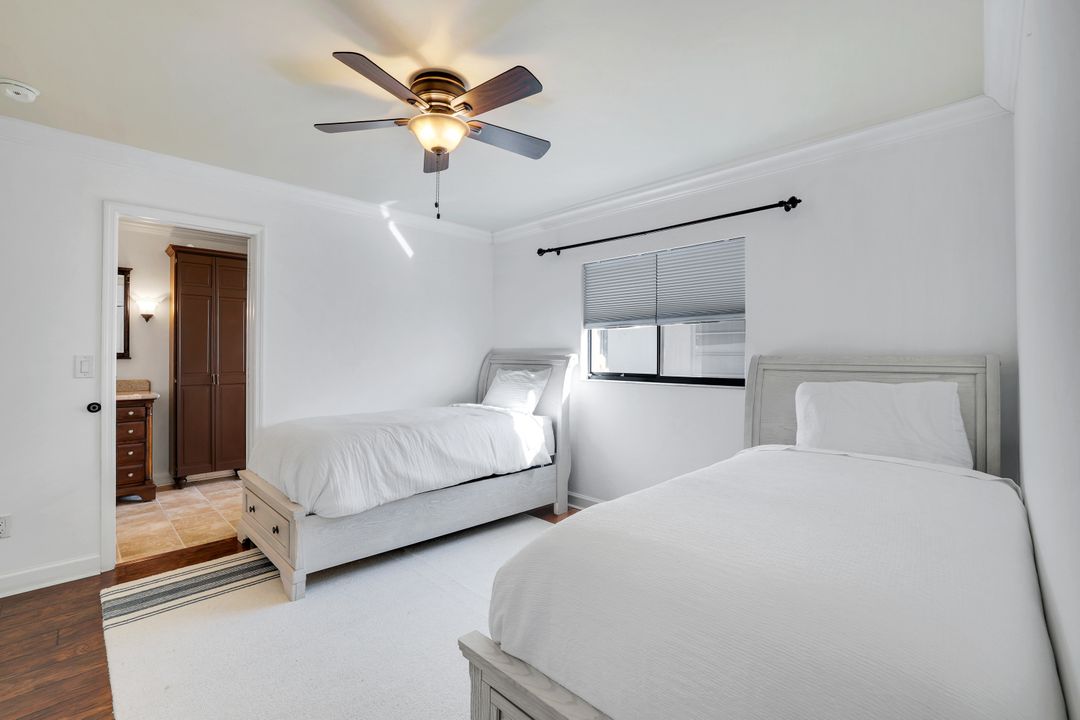 589 98th Ave N, Naples, FL 34108