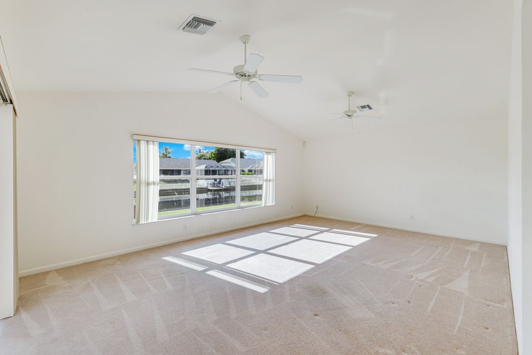 615 SE 19th Ct, Cape Coral, FL 33990
