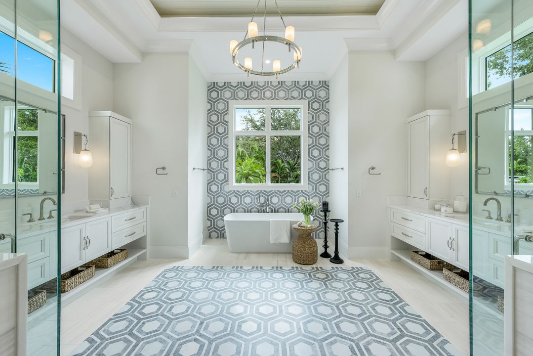 208 Hickory Rd, Naples, FL 34108