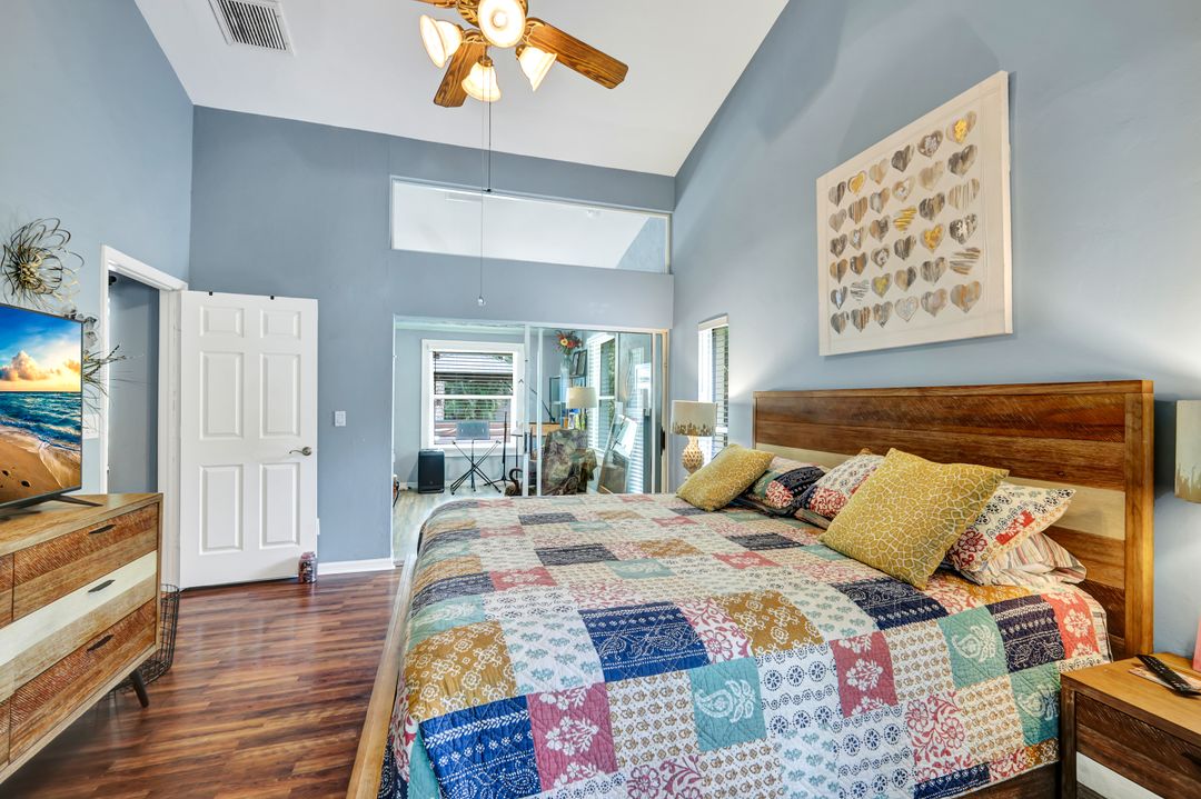 350 Henley Dr, Naples, FL 34104