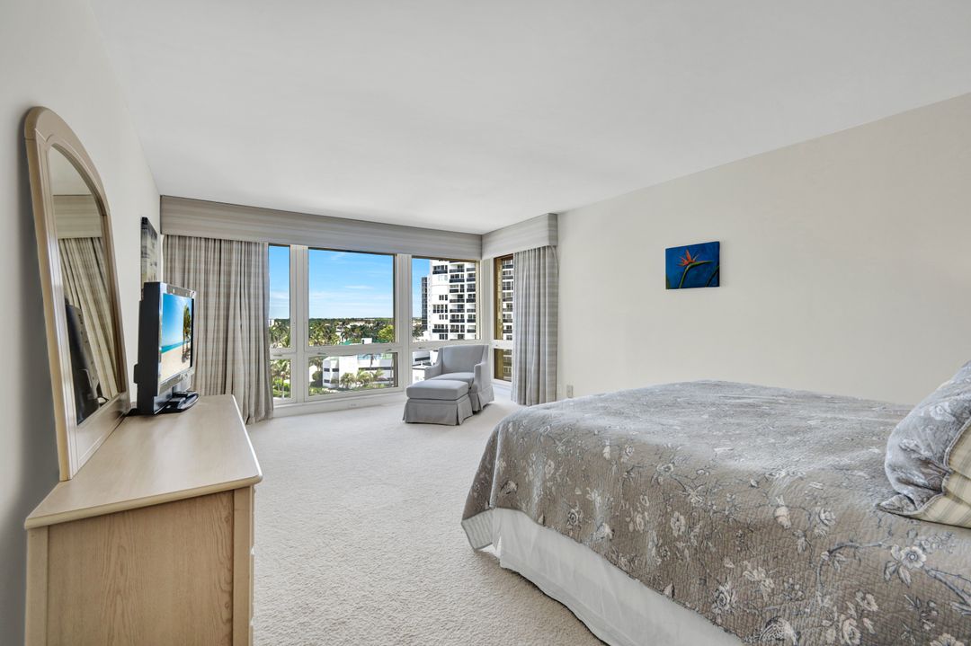 4051 Gulf Shore Blvd N #700, Naples, FL 34103