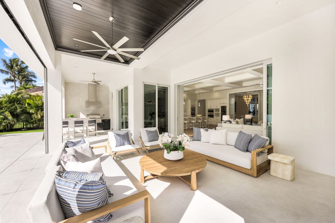 726 Riviera Dr, Naples, FL 34103