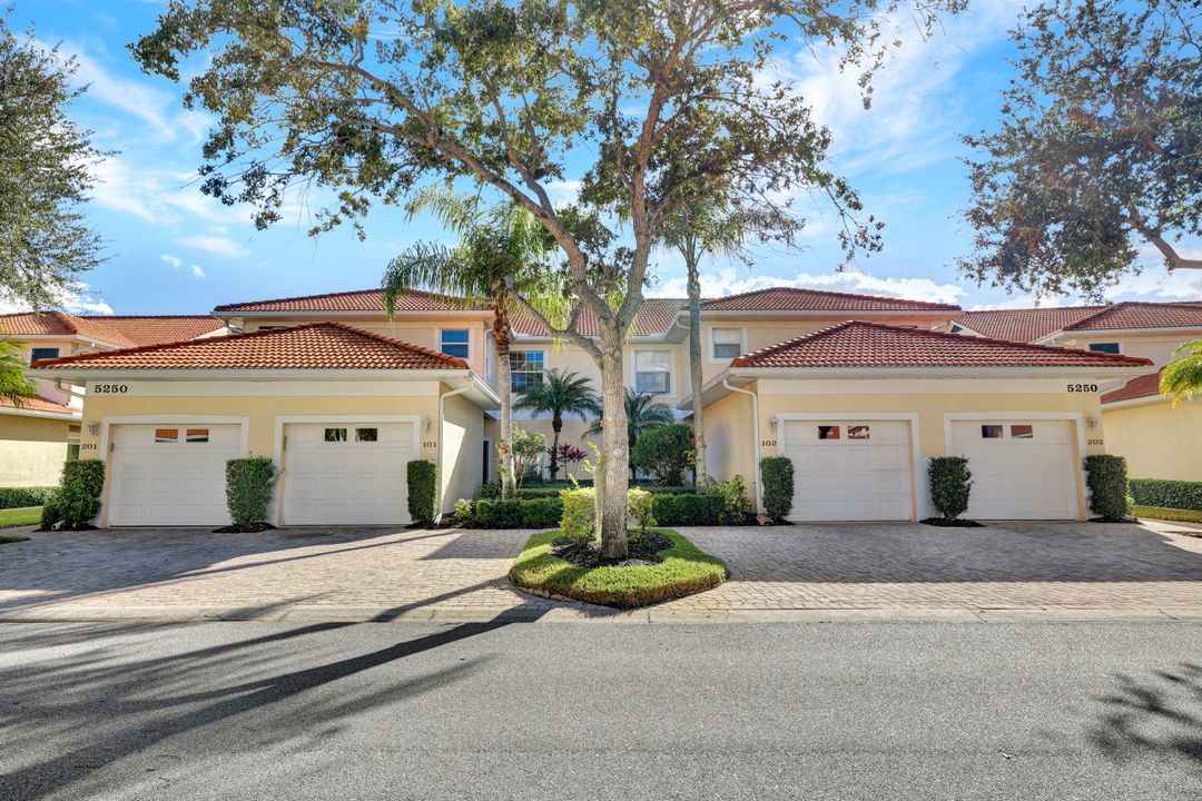 5250 Birmingham Dr #201, Naples, FL 34110
