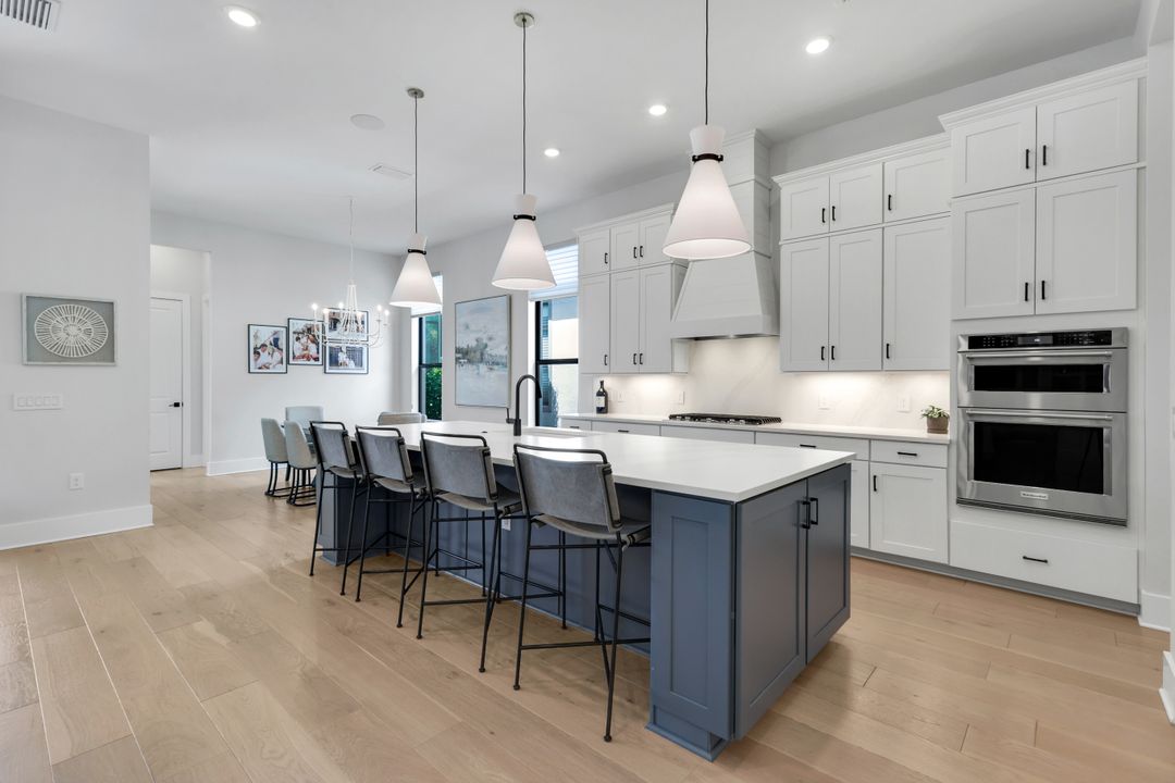 16221 Verilyn Cir, Naples, FL 34110