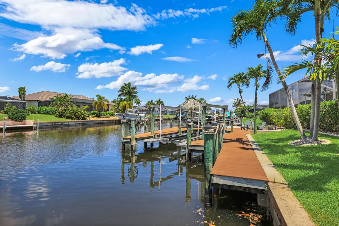 3710 SE 18th Pl, Cape Coral, FL 33904