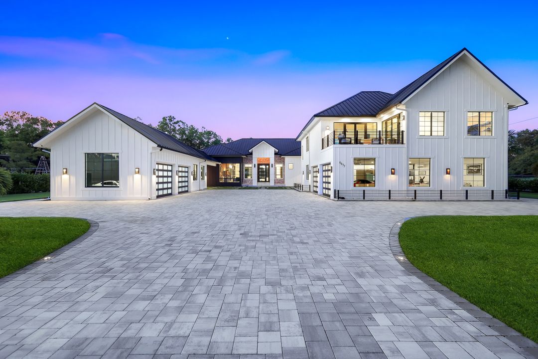 6677 Hunters Rd, Naples, FL 34109
