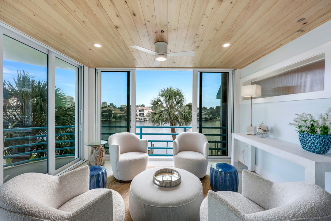 305 Park Shore Dr, Naples, FL 34103
