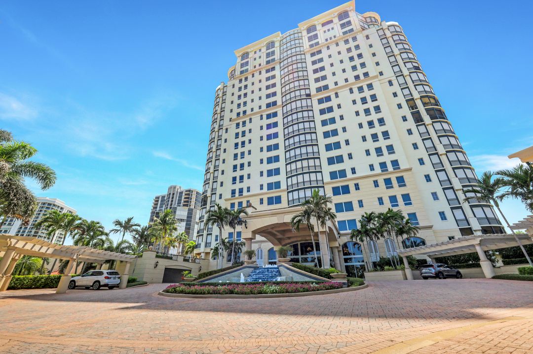 81 Seagate Dr, Naples, FL 34103