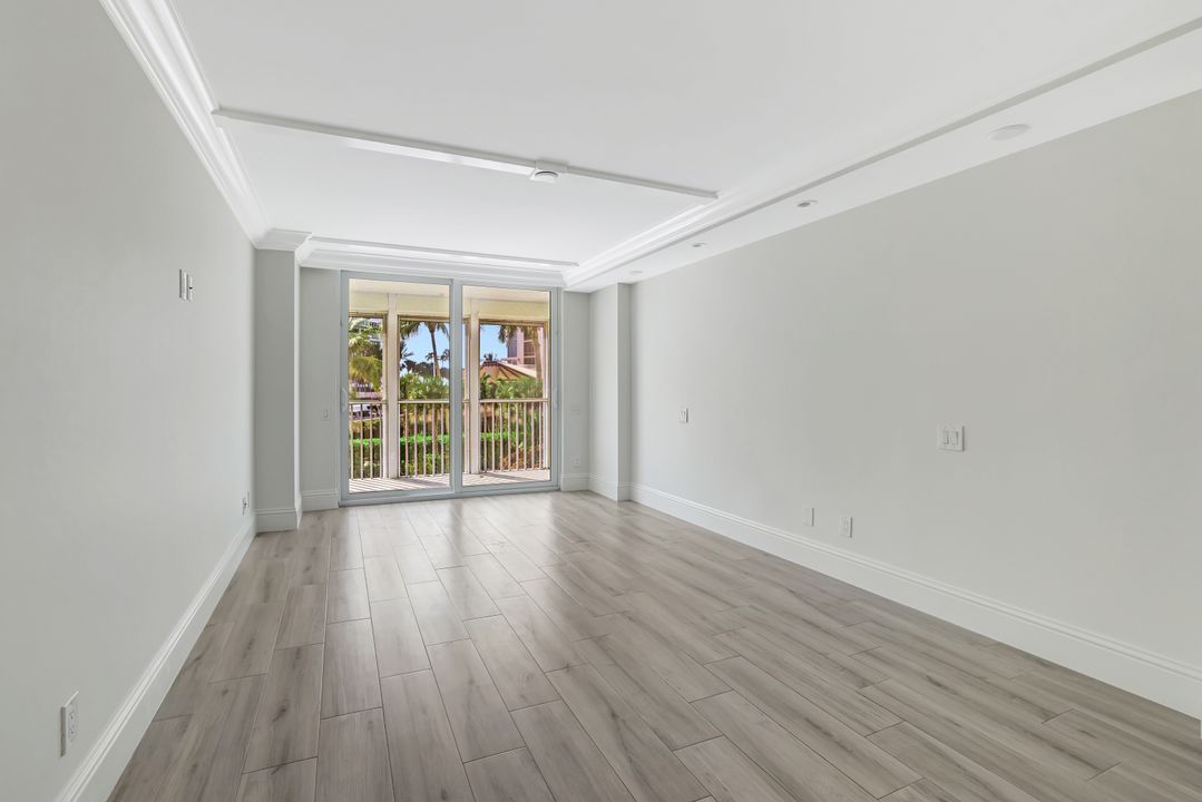 4401 Gulf Shore Blvd N #205, Naples, FL 34103