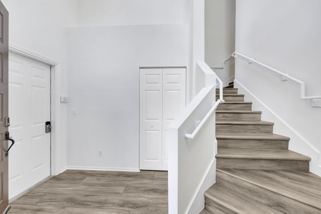 2015 Crestview Way #117, Naples, FL 34119