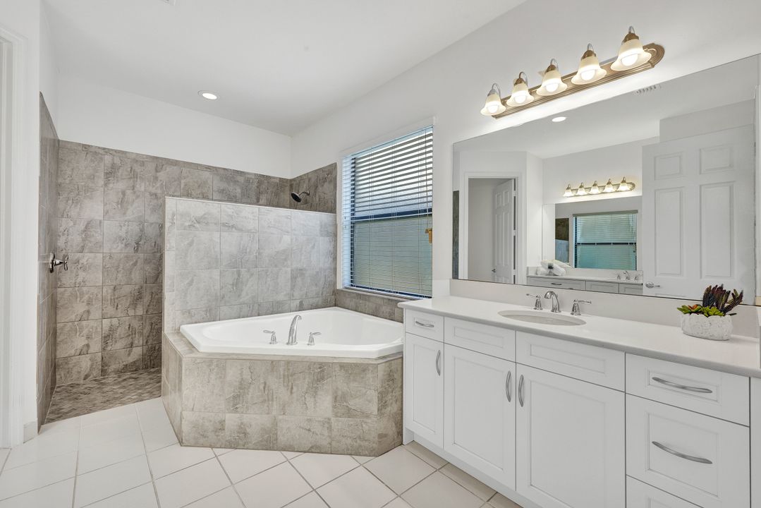 13750 Callisto Ave, Naples, FL 34109