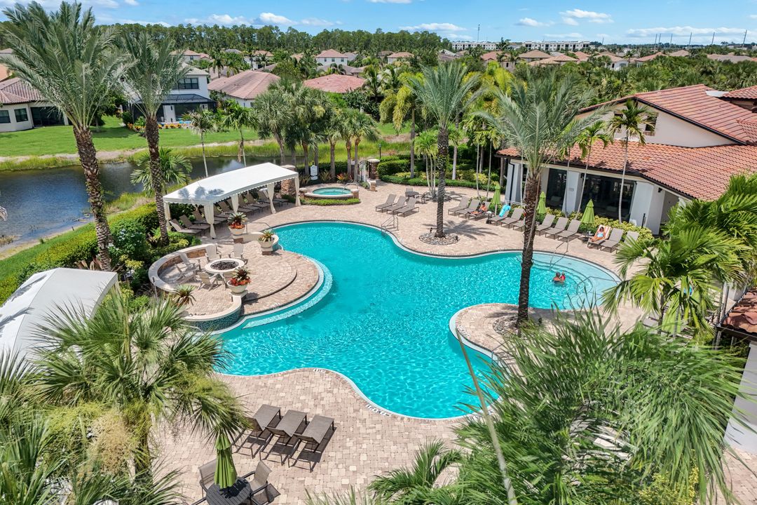 9458 Greenleigh Ct, Naples, FL 34120