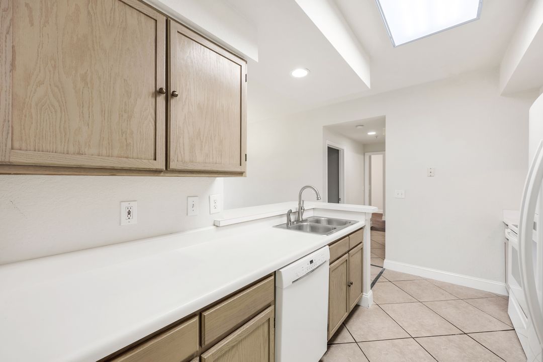 4620 St Croix Ln #911, Naples, FL 34109