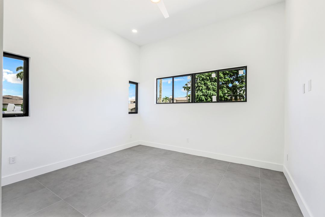 1332 Longwood Dr, Fort Myers, FL 33919