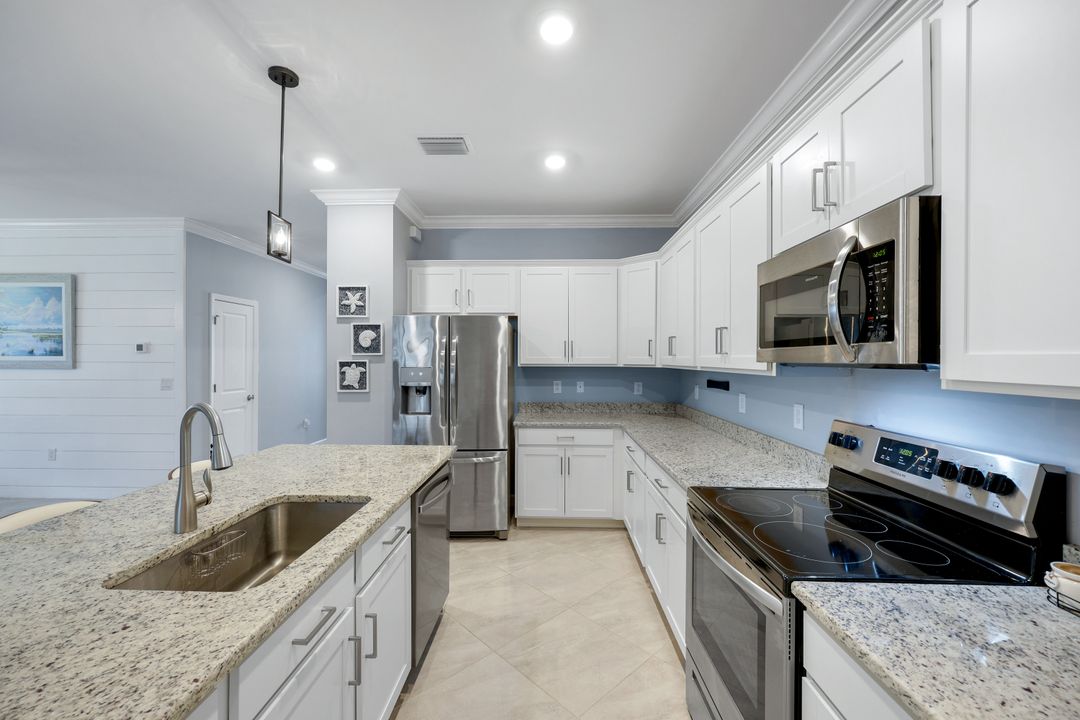 13824 Pine Lodge Ln, Fort Myers, FL 33913