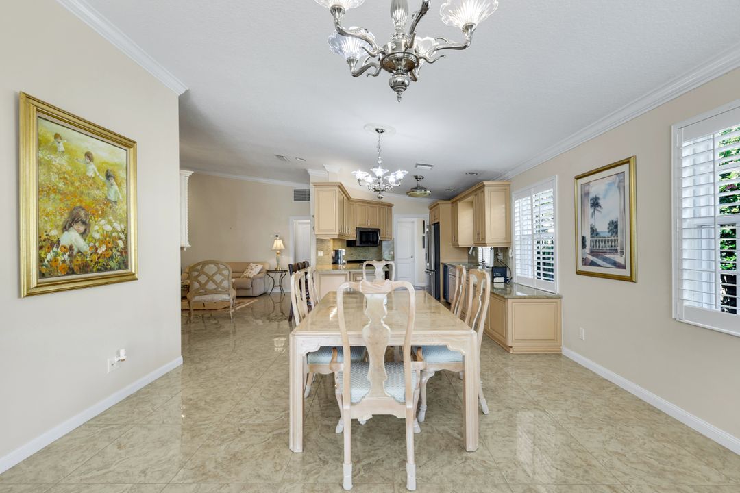 5808 Drummond Way, Naples, FL 34119