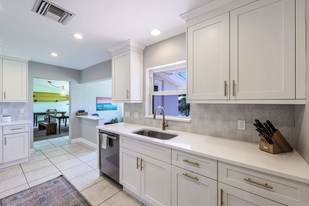 811 Wintergreen Ct, Marco Island, FL 34145