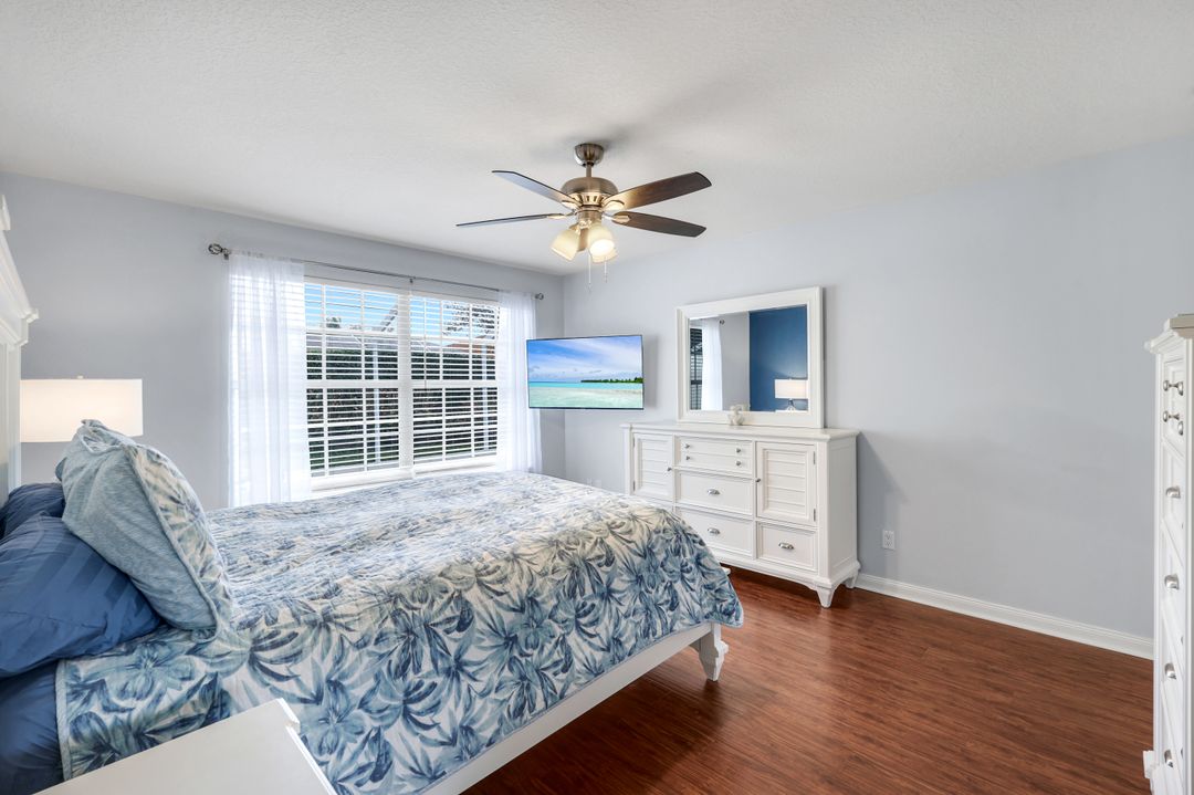 4272 Redonda Ln, Naples, FL 34119