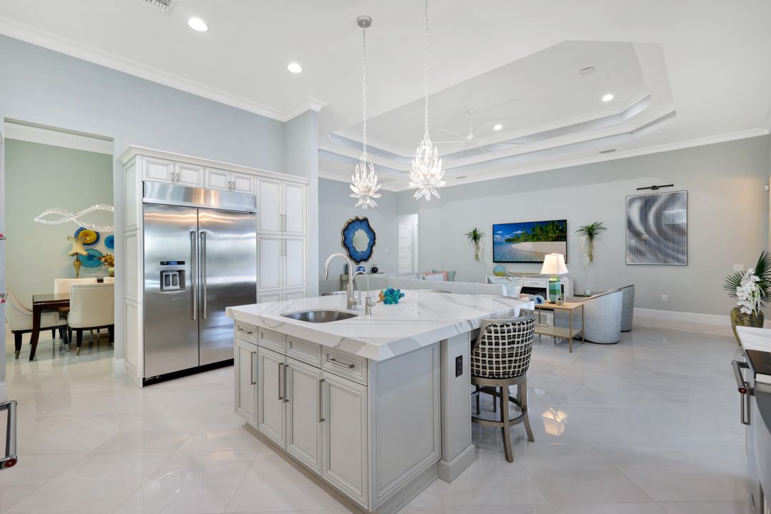 6485 Arriba Ave, Naples, FL 34113