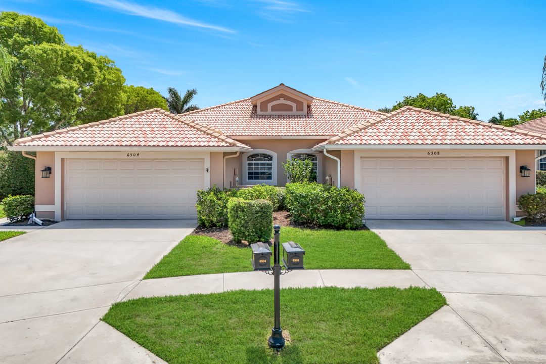 6504 Castlelawn Pl, Naples, FL 34113