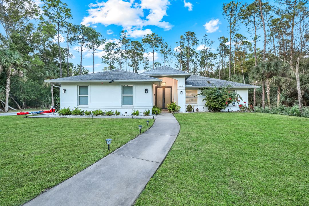 6641 Golden Gate Pkwy, Naples, FL 34105