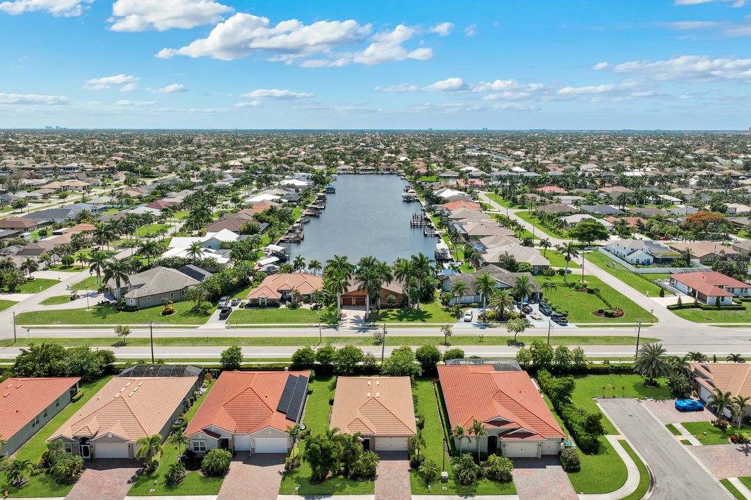 2899 Sunset Pointe Cir, Cape Coral, FL 33914
