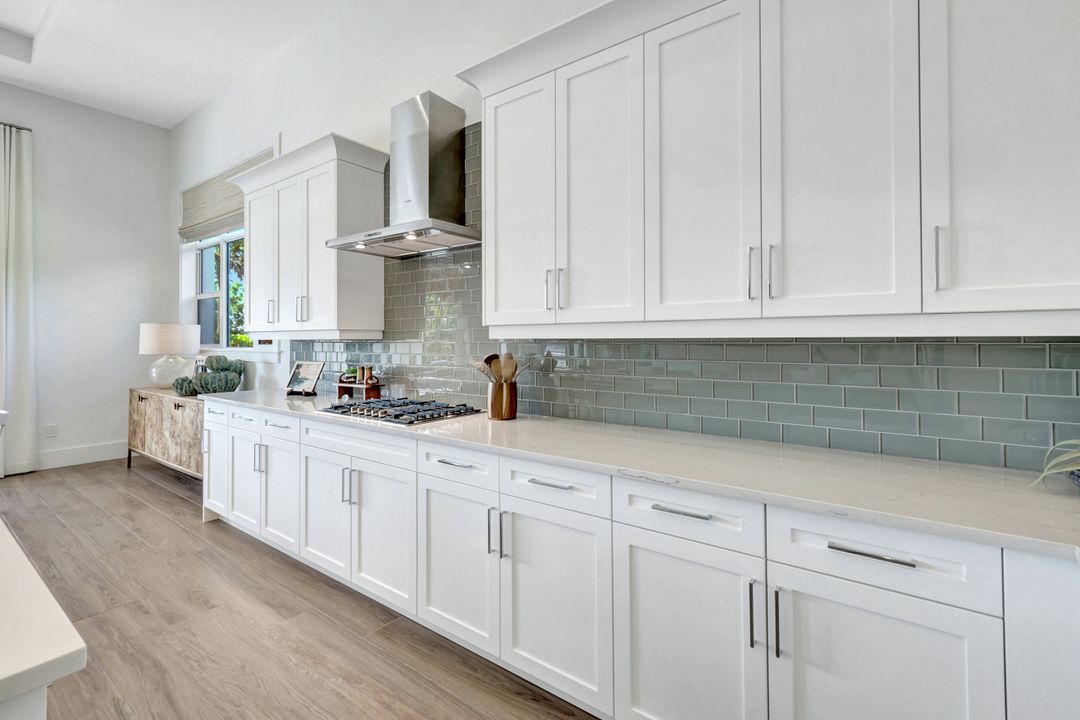 3344 Kumamoto Ln, Naples, FL 34114