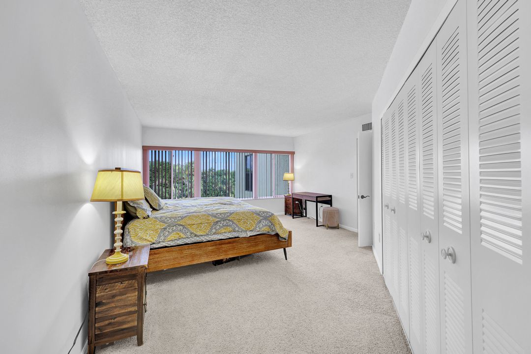 955 Palm View Dr #307, Naples, FL 34110