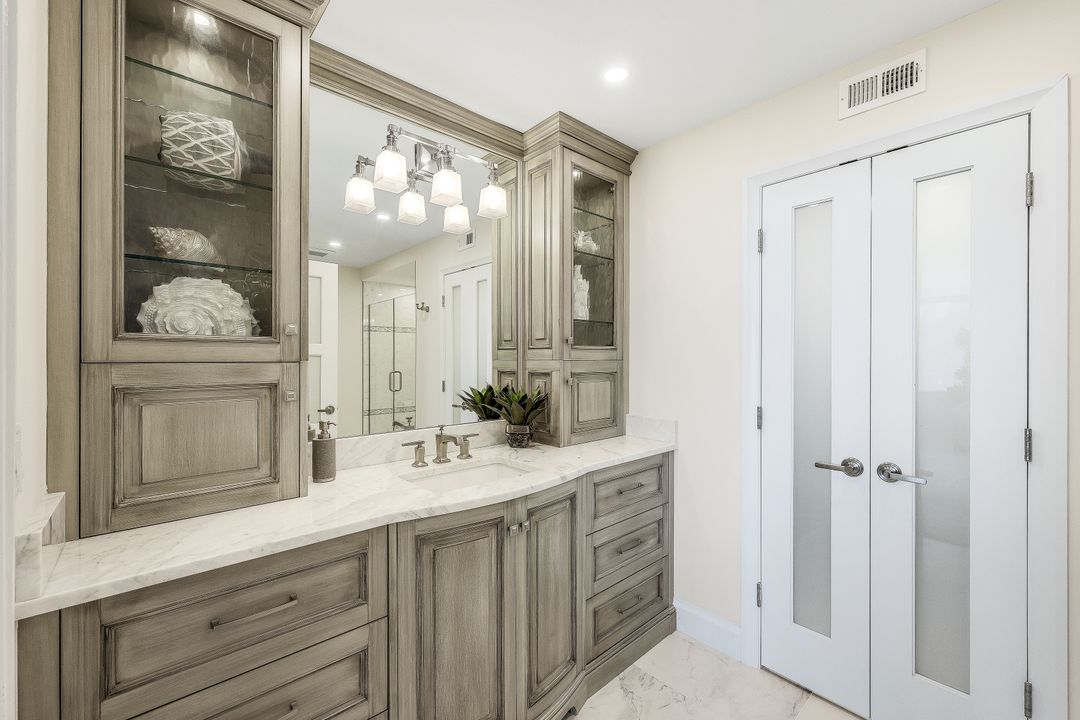 4041 Gulf Shore Blvd N #PH-6, Naples, FL 34103