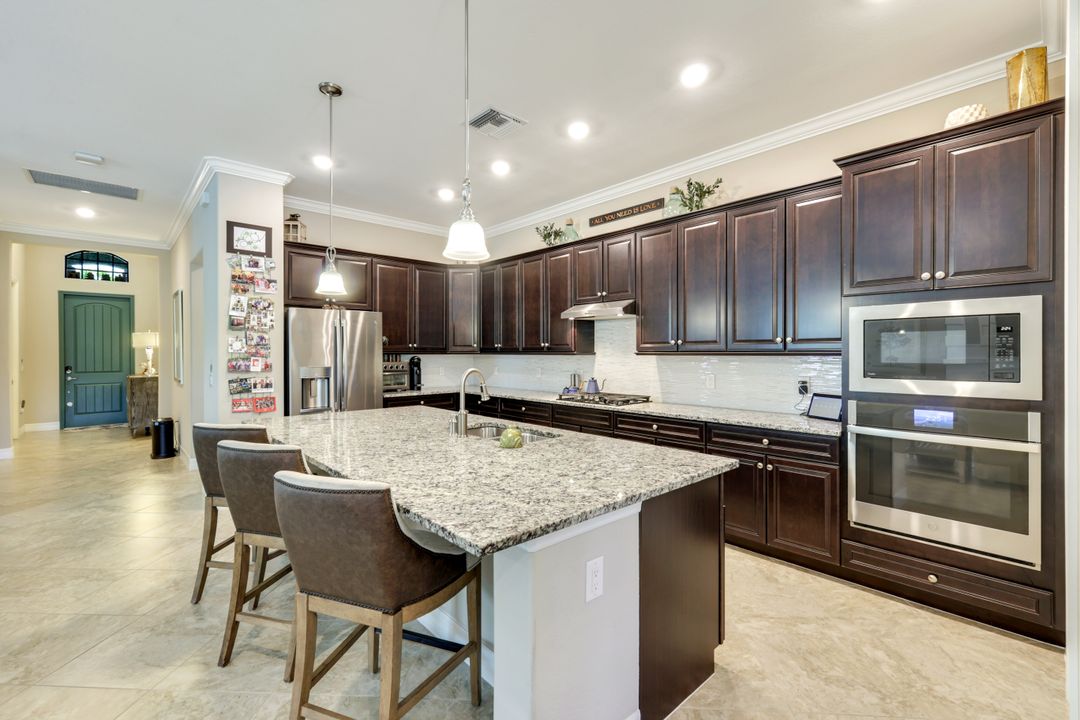 1839 Mustique St, Naples, FL 34120