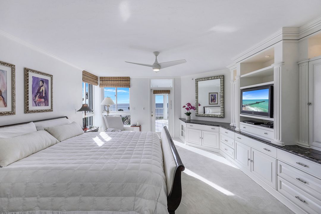 20 Seagate Dr #202, Naples, FL 34103