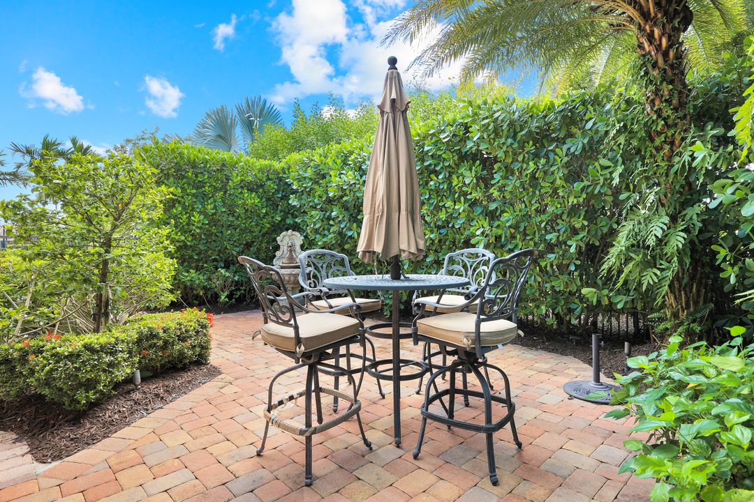 2351 Traditions Ct, Naples, FL 34105