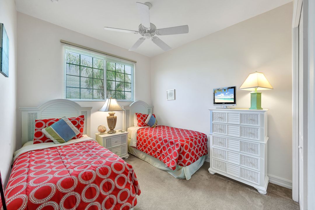 6172 Dogleg Dr, Naples, FL 34113