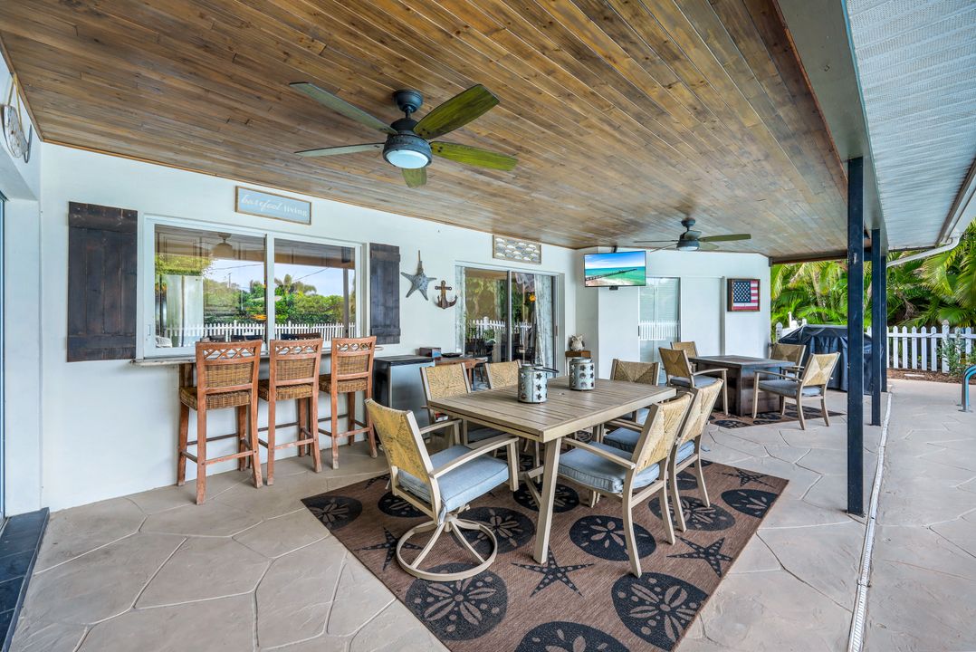 289 Burning Tree Dr, Naples, FL 34105