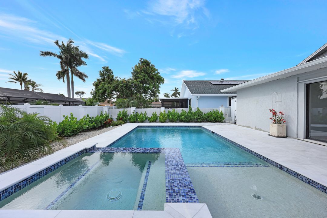 738 101st Ave N, Naples, FL 34108