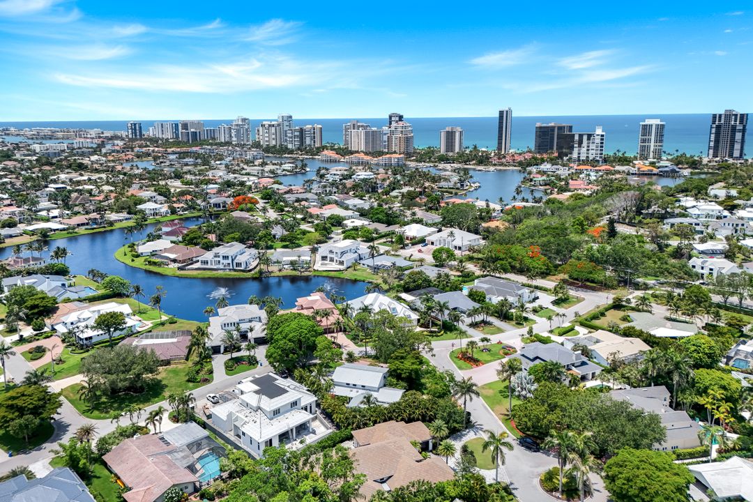 541 Whispering Pine Ct, Naples, FL 34103