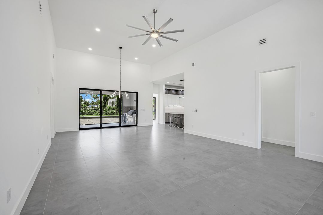 1332 Longwood Dr, Fort Myers, FL 33919