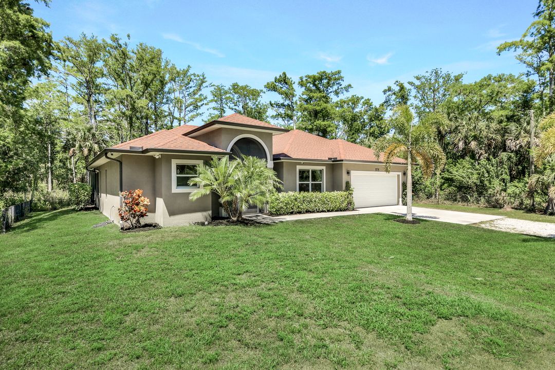 575 12th Ave NW, Naples, FL 34120
