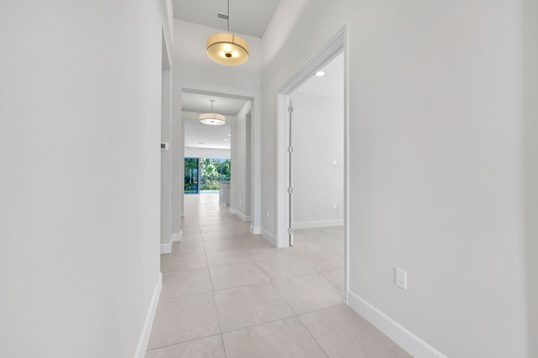 2440 Cambridge Wy, Naples, FL 34112