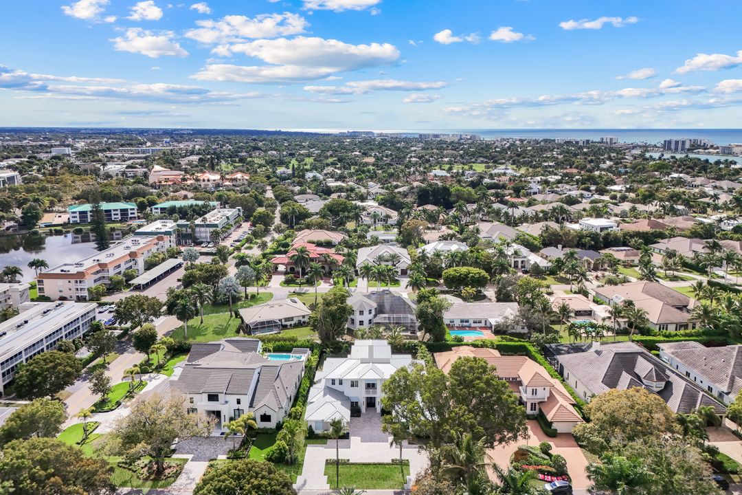 726 Riviera Dr, Naples, FL 34103