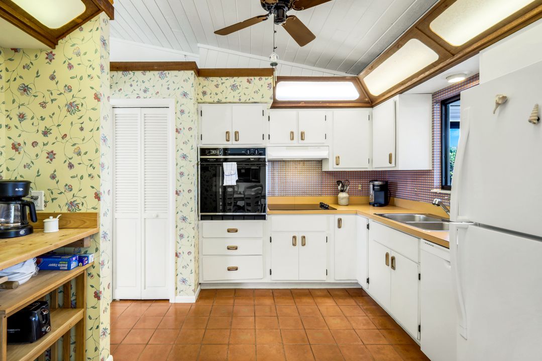 647 Rabbit Rd, Sanibel, FL 33957