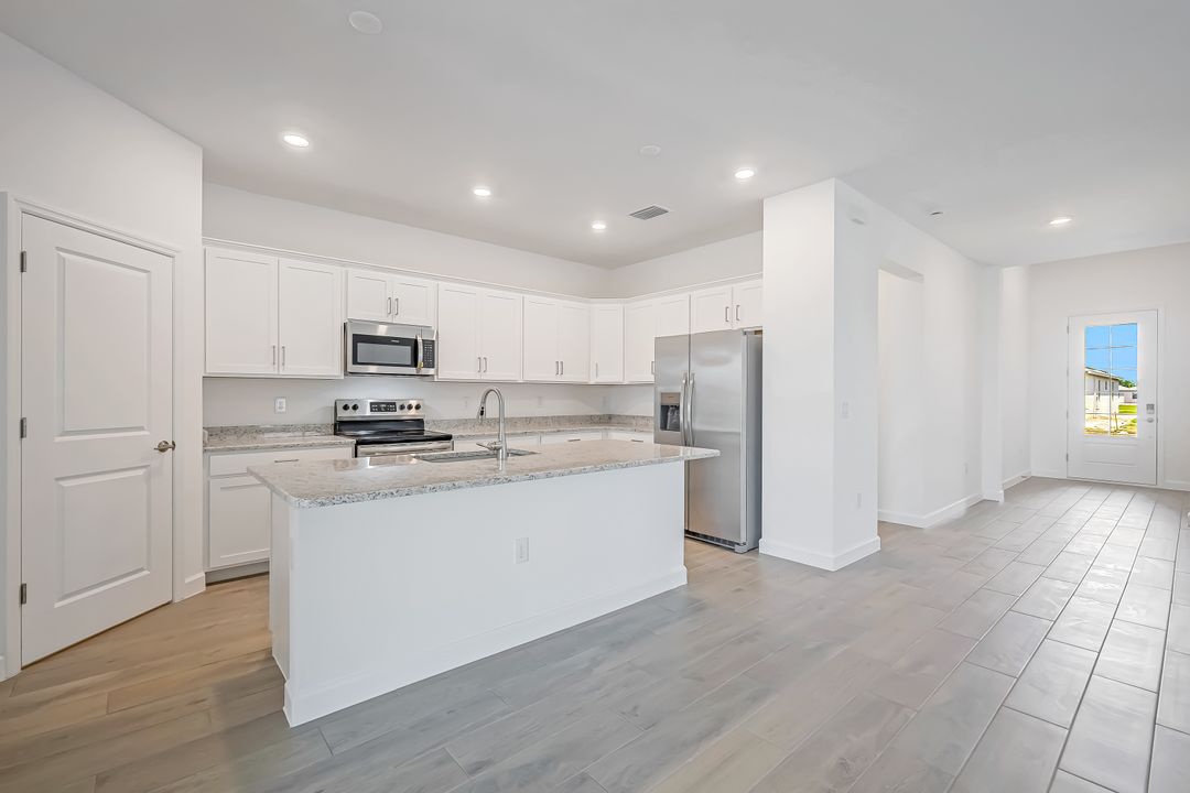 13911 Hunter Oak Dr, Fort Myers, FL 33913