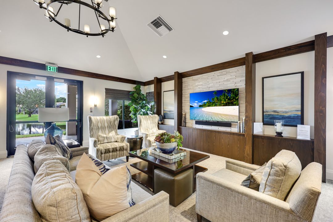 7998 Beaumont Ct, Naples, FL 34109