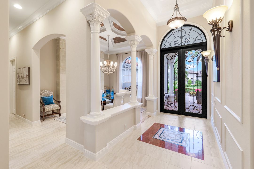 7511 Hogan Ct, Naples, FL 34113