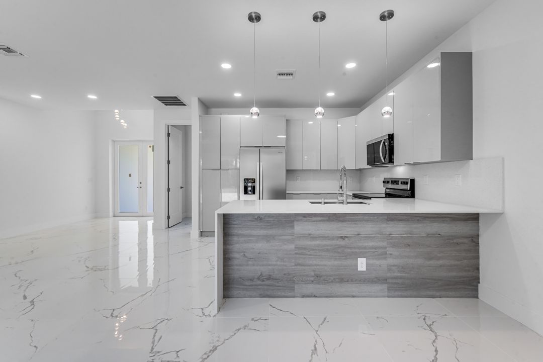 407 Columbus Ave, Lehigh Acres, FL 33972