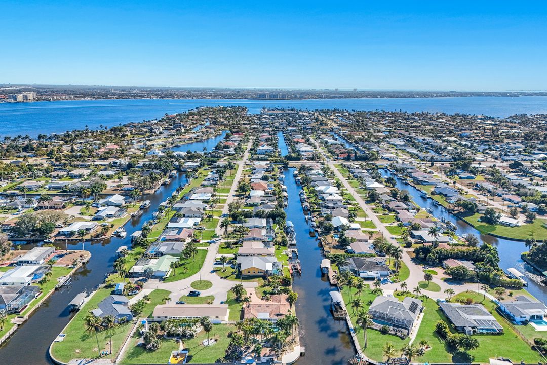 5201 Willow Ct, Cape Coral, FL 33904